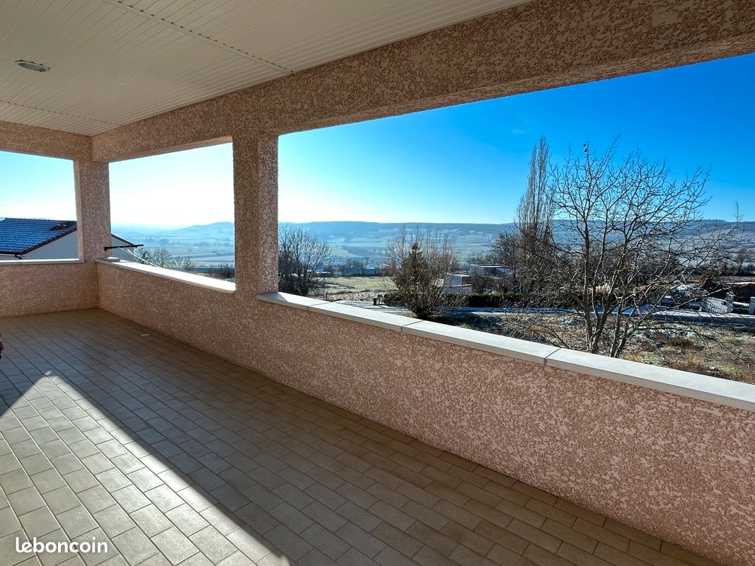 Maison 6 pièces 162 m² · à Solignat · 162 m² · 330 000 €