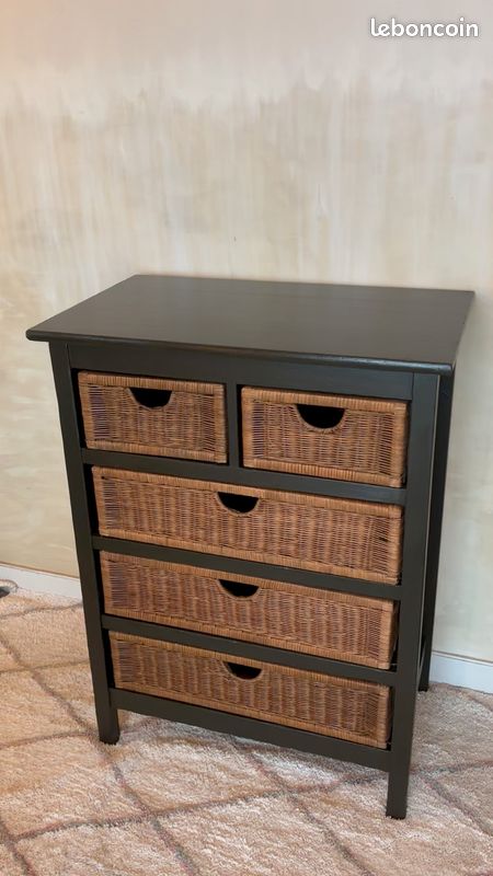 Chiffonnier/Commode en bois peint marron foncé avec 5 tiroirs en rotin – Design urbain, Boho chaleureux , belle présence (image 7)