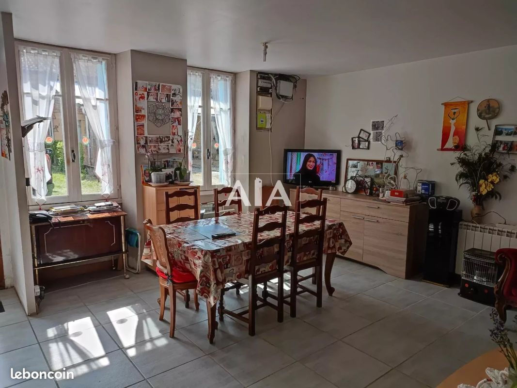 Maison 5 pièces 109 m² - Ruffec 16700 (image principale 2)