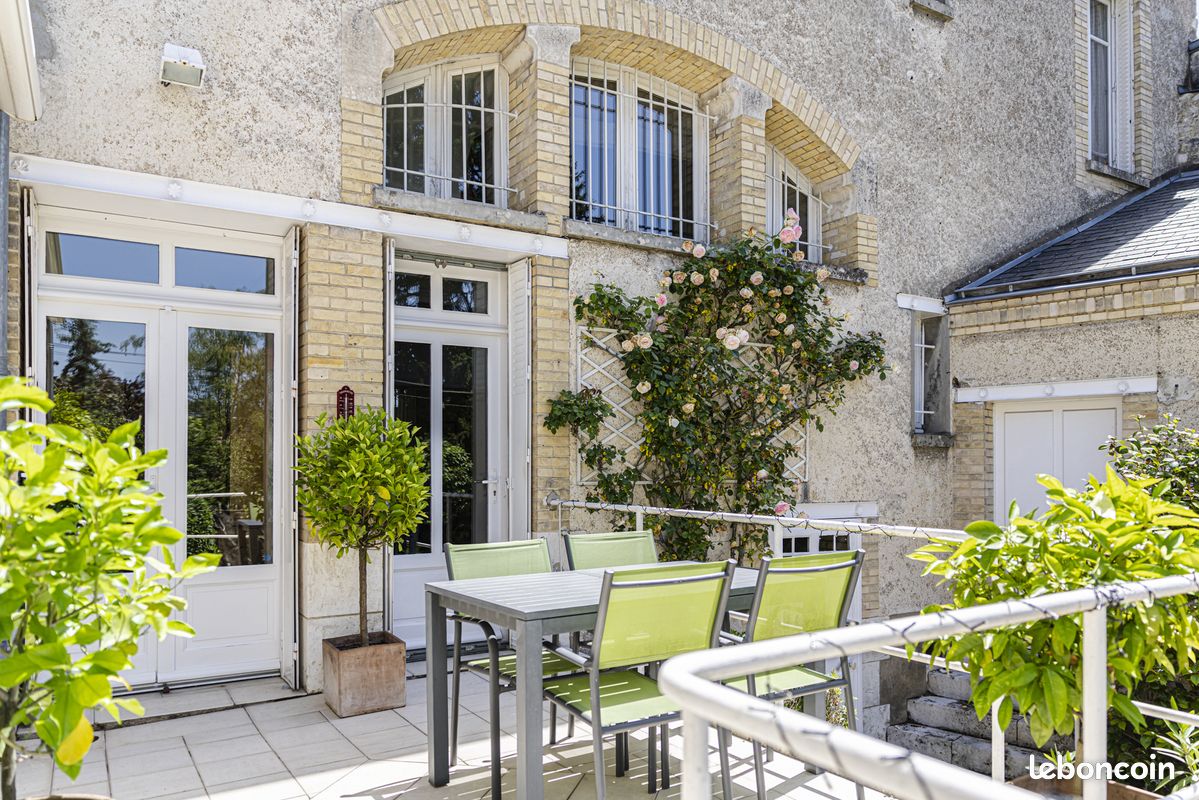 Maison 8 pièces 250 m² · à Orléans · 250 m² · 832 000 €