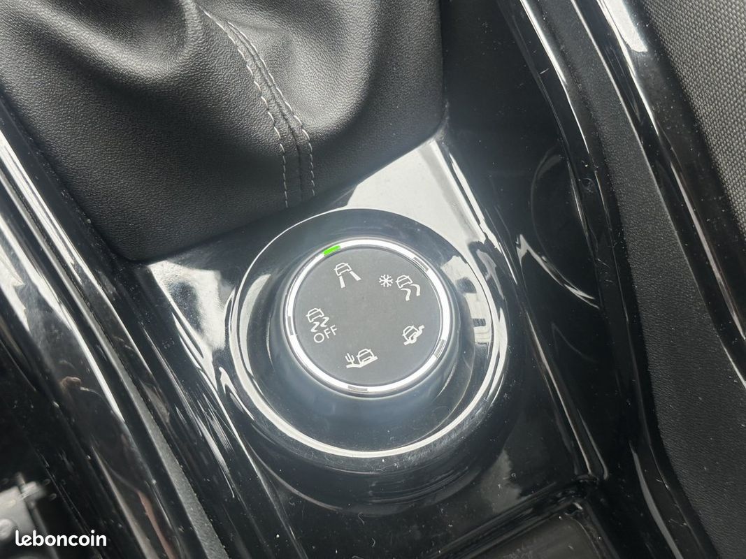 Peugeot 2008 1.6 BlueHDi 120 Allure + Options (image 15)