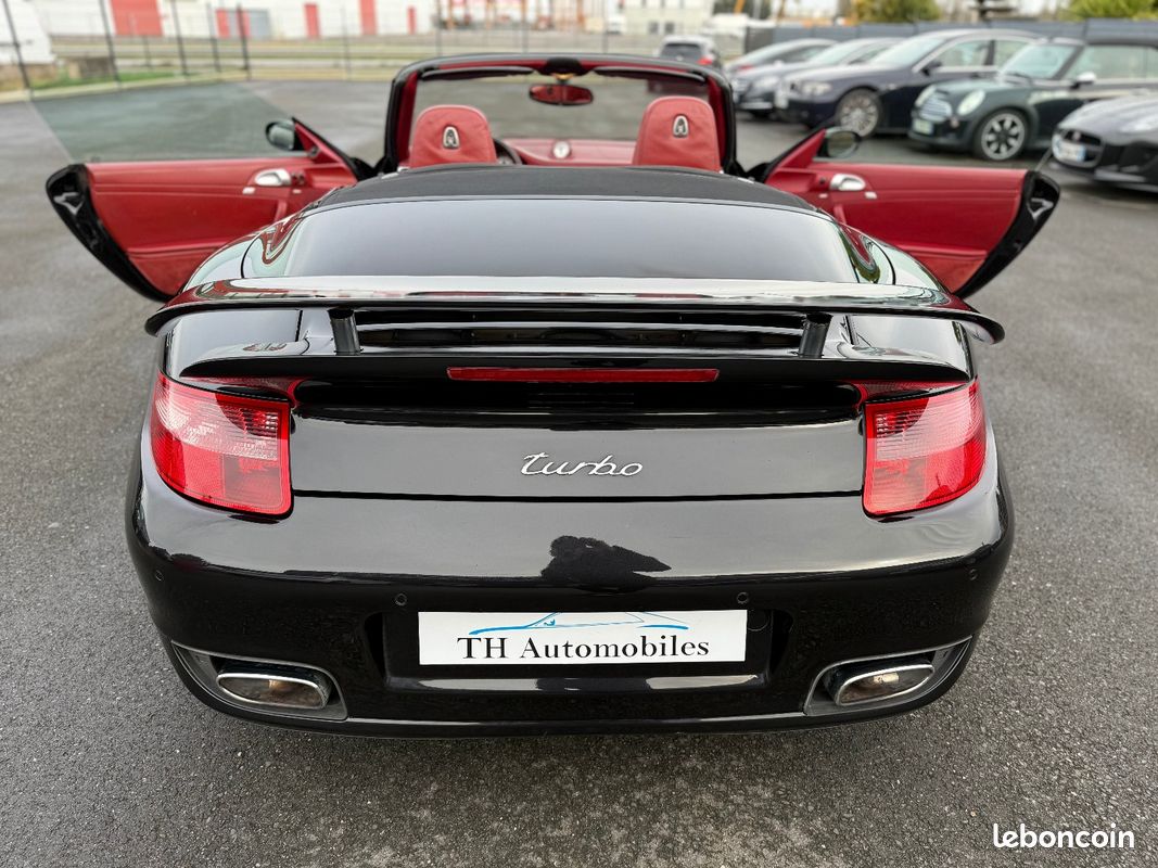 PORSCHE 911 (997) CABRIOLET 3.6 480 TURBO TIPTRONIC S / Sièges élec mémoire en cuir rouge Cartier / capote électrique / système audio BOSE / GPS / Aide au stationnement / etc... (image 6)