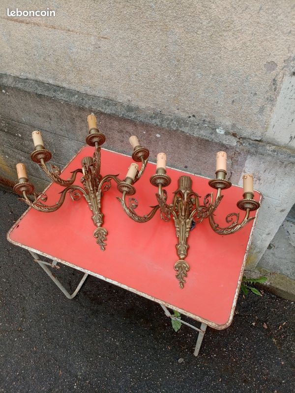 Paire applique Louis XVI bronze 4. Feux ou lumière hauteur 43 cm envergure 42 cm profondeur 24 cm (image 1)