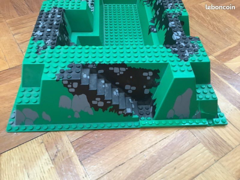 Plaque de base lego issue du set 6090 (image 3)