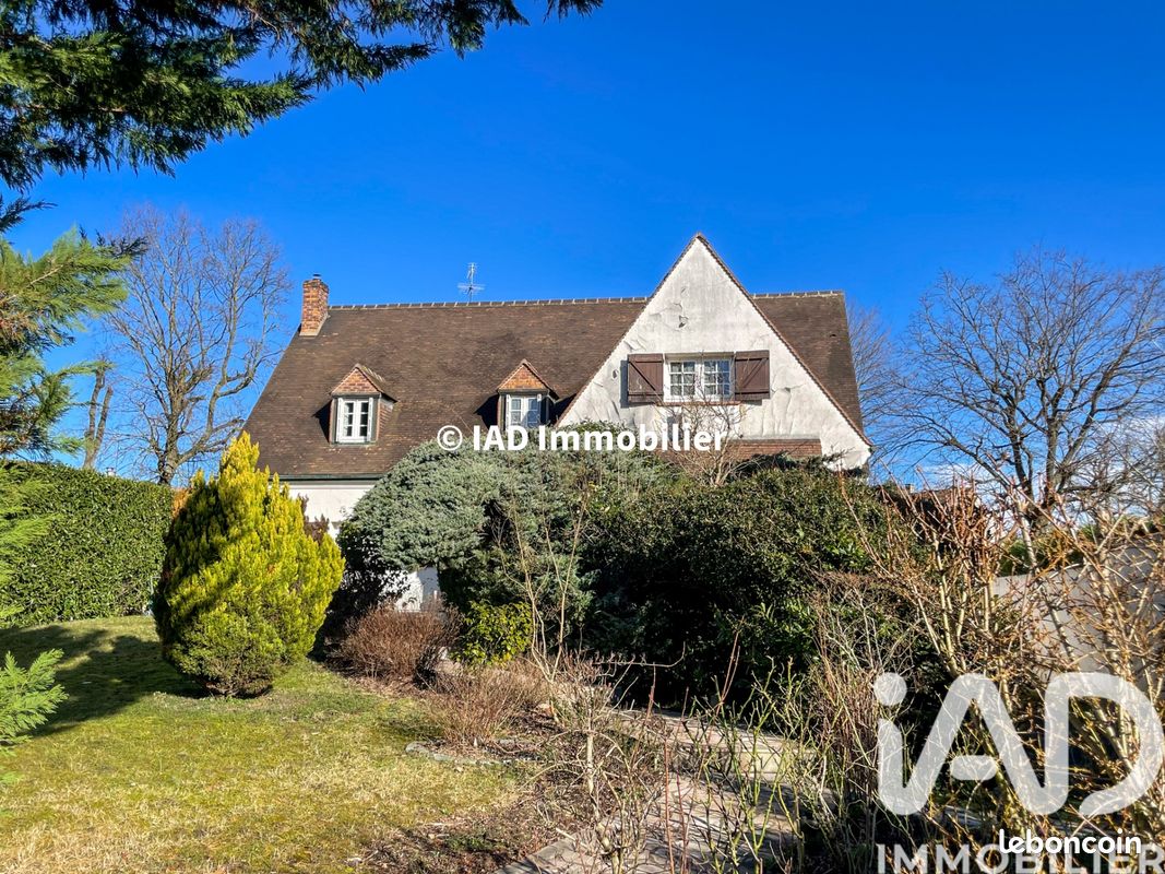 Maison 9 pièces 218 m² · à Sainte-Geneviève-des-Bois · 218 m² · 580 000 €