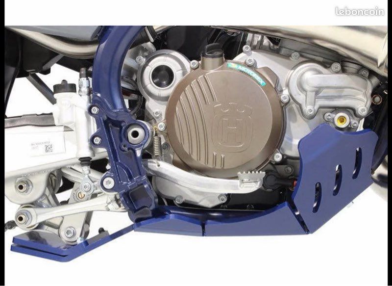 Sabot AXP Husqvarna TE250 / TE300 avec protection de biellette ( 2020 - 2023 ) - Bleu (image 2)