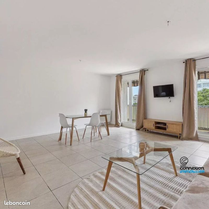 Appartement 3 pièces 80 m² · à Marseille · 80 m² · 900 €