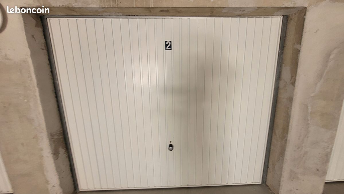 Parking 15 m² · à Morières-lès-Avignon · 15 m² · 98 €/mois