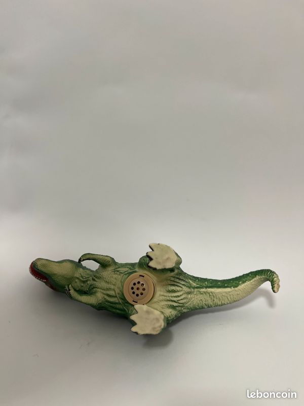 Deux figurines de dinosaures (image 7)