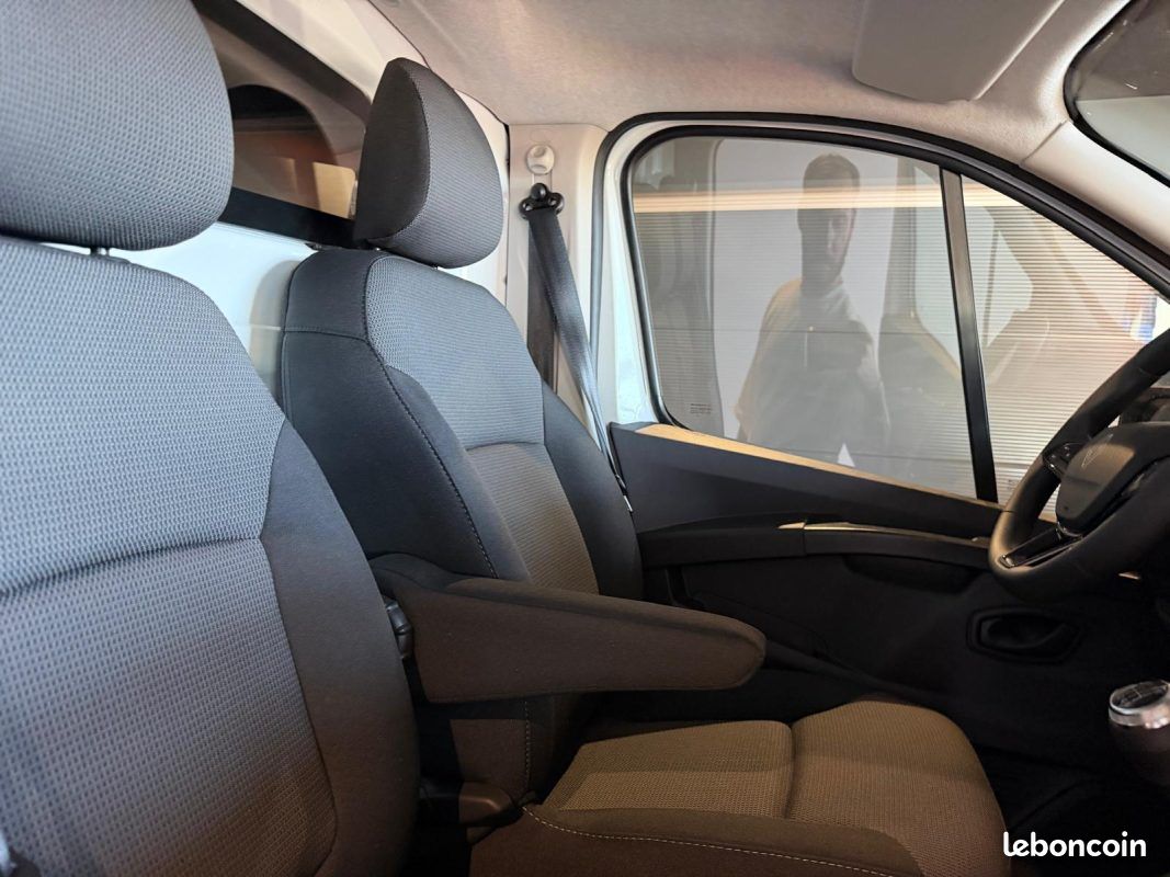 Renault trafic l2h1 3t 2.0 blue dci 150 advance / attelage / habillage bois / prix ht 2026 (image 16)
