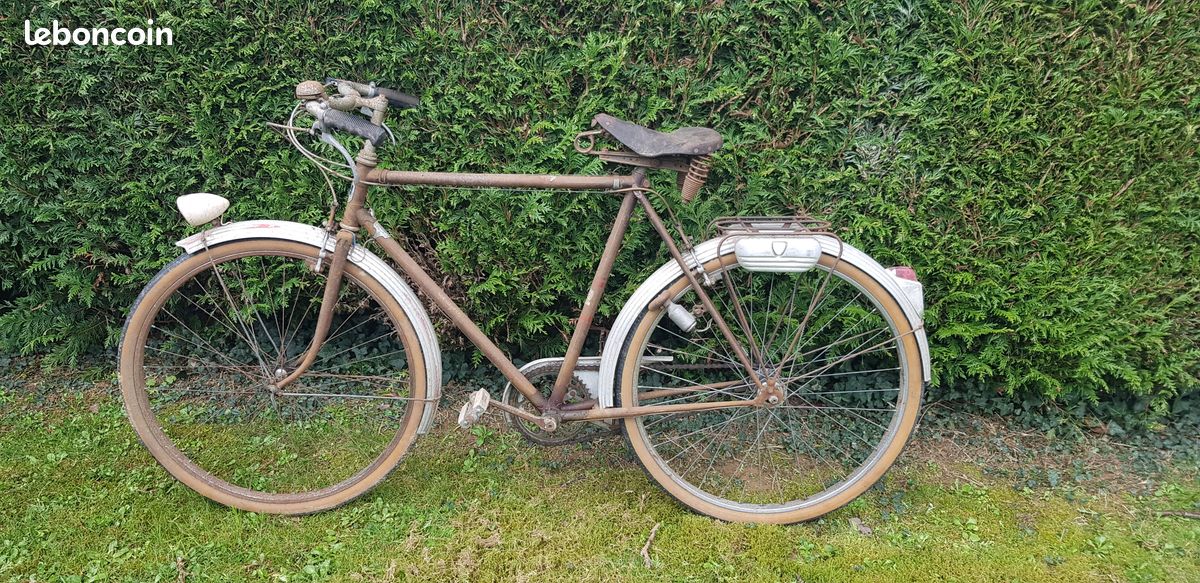 Vélo classique pignon fixe Peugeot rouge sur Le Vélo