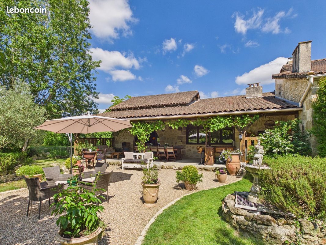 Maison 14 pièces 335 m² · à Lauzun · 335 m² · 499 950 €