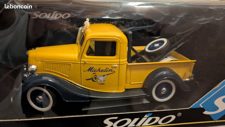 Solido 82003 1/18 - Chevrolet Dépanneuse Michelin 1953 - Jaune - Occasion Comme Neuve