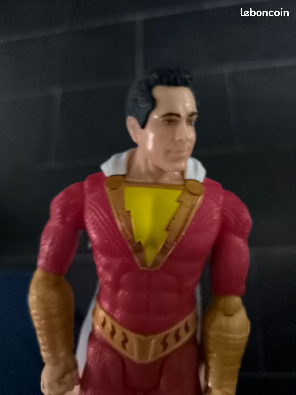 Mattel DC - Figurine Shazam 30 Cm Articulée - Cape En Tissu - 11 Points D'articulation - Film Authentique