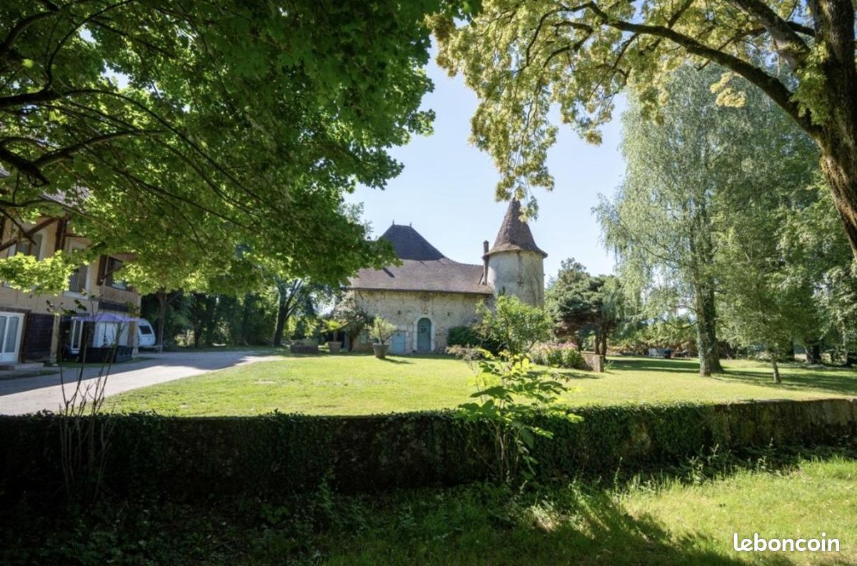 Maison 6 pièces 230 m² · à Aoste · 230 m² · 630 000 €