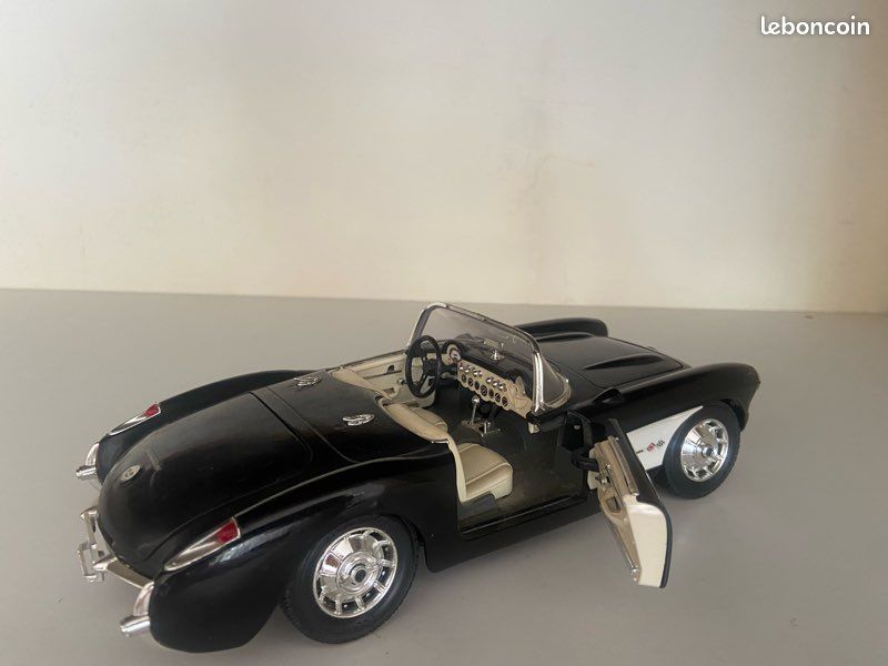 VOITURE BURAGO CHEVROLET Corvette 1957 Miniature (16849) EUR 28,00