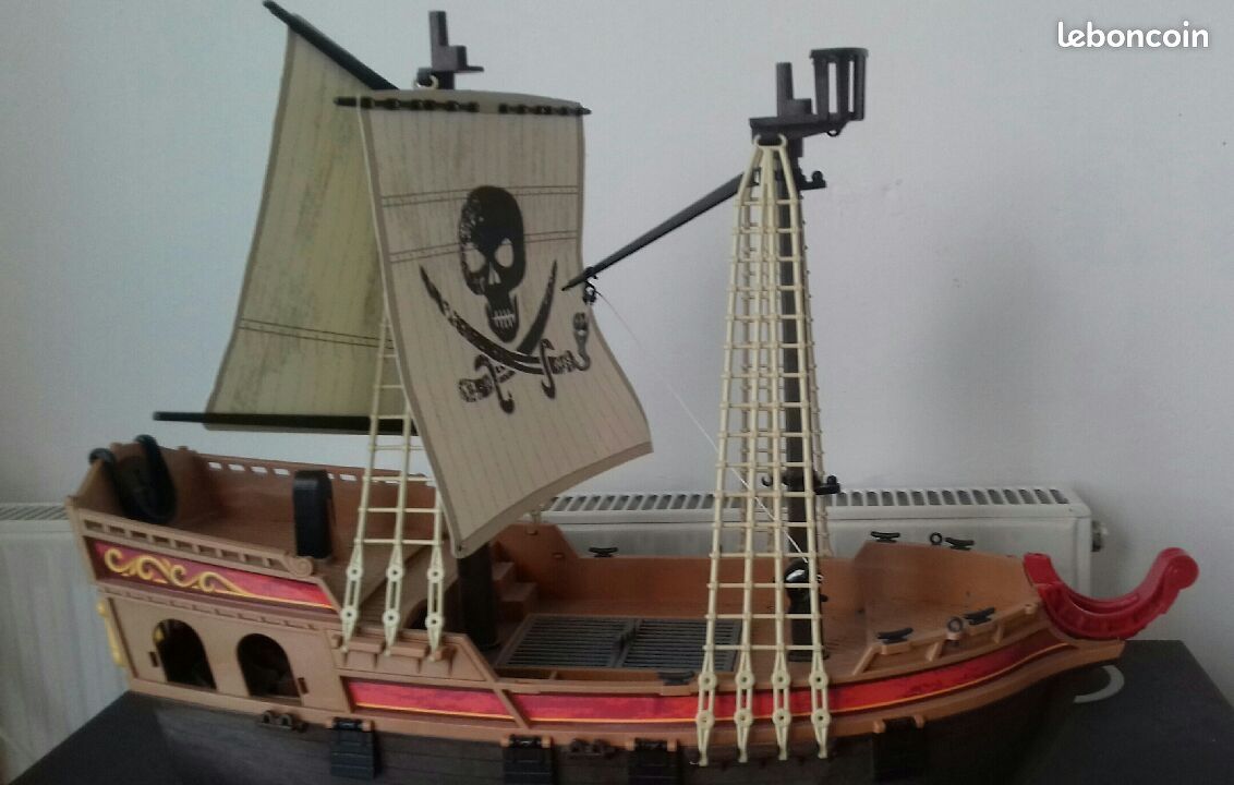Bateau pirates Playmobil (image 1)