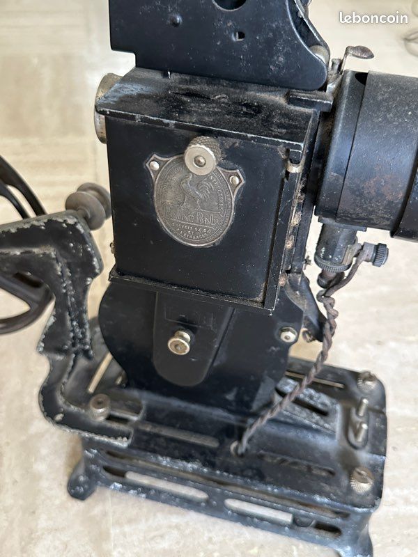 Proyector GEM Pathéscope de 9.5mm - MUVAC-Museo Virtual de Aparatos