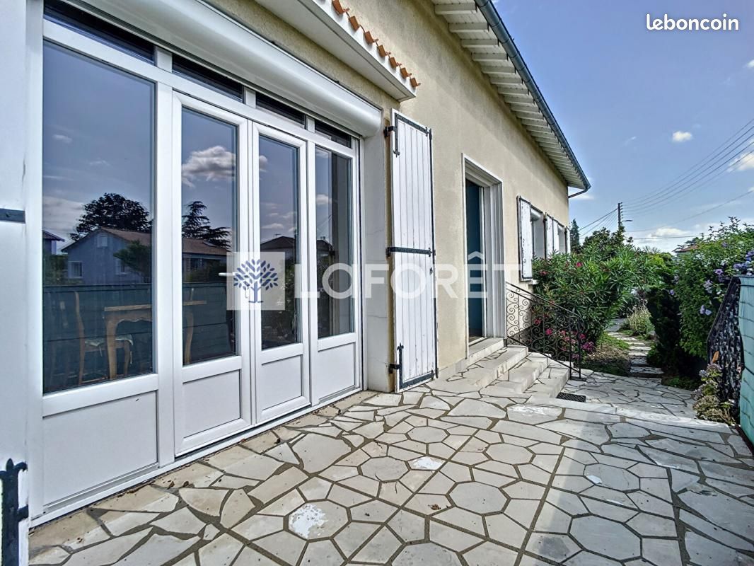 Pavillon 4 pièces 118 m² - Parthenay 79200 (image principale 3)