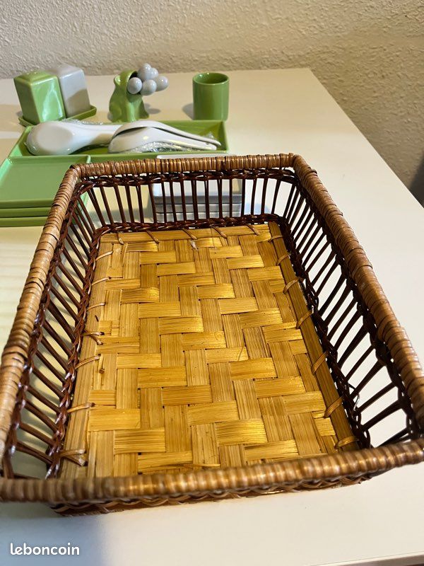 Ensemble de vaisselle japonaise en céramique avec plateau en osier (image 6)