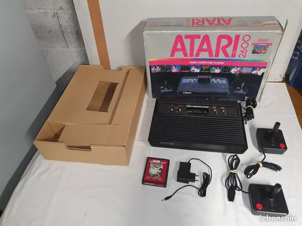 CONSOLE ATARI 2600 en boite avec 2 joysticks et 1 jeu Centiped EUR 99,90 - FR