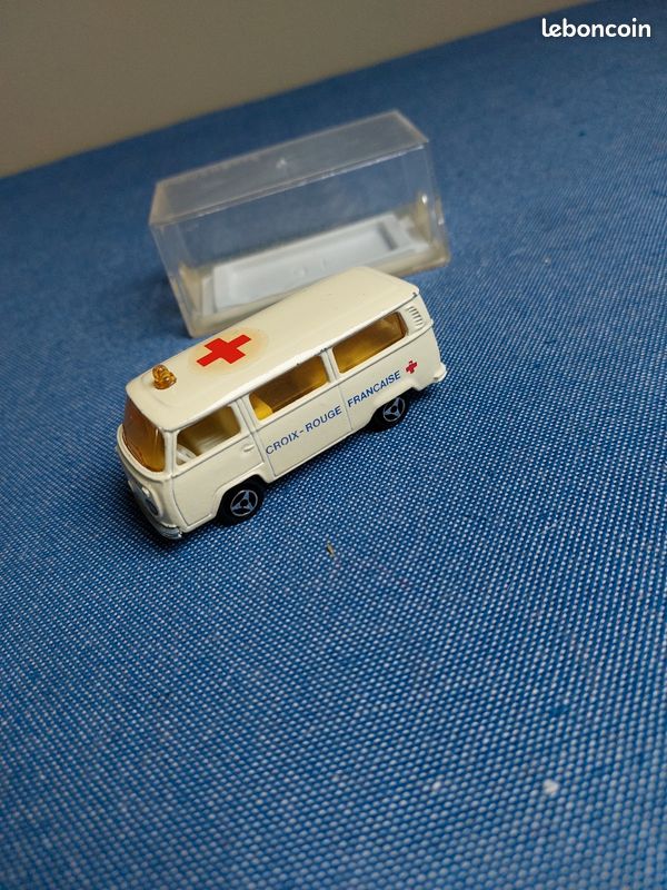MAJORETTE N°244, FOURGON Volkswagen service autoroute, 1/60e EUR 40,00 - FR