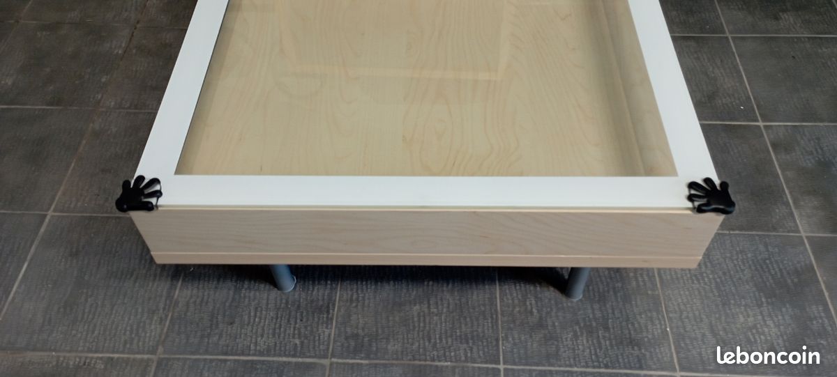 Table (image 3)