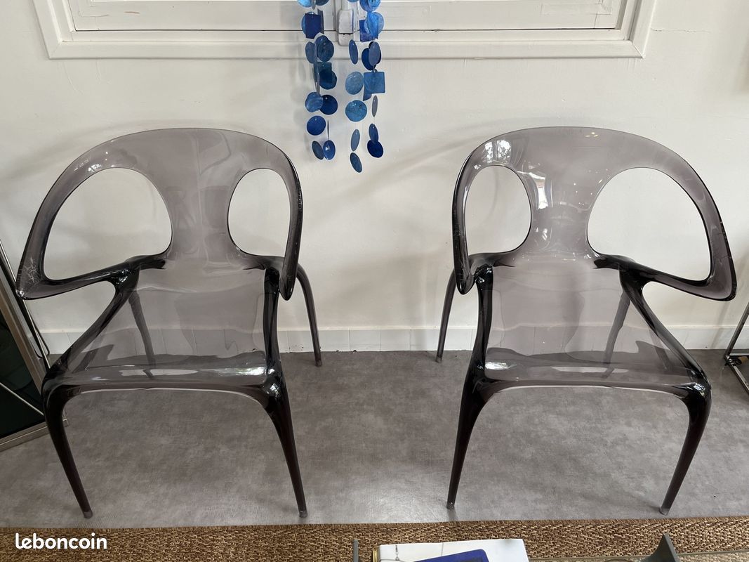 4 chaises Roche Bobois modèle AVA – 2 transparentes claires et 2 transparentes fumées (image 4)