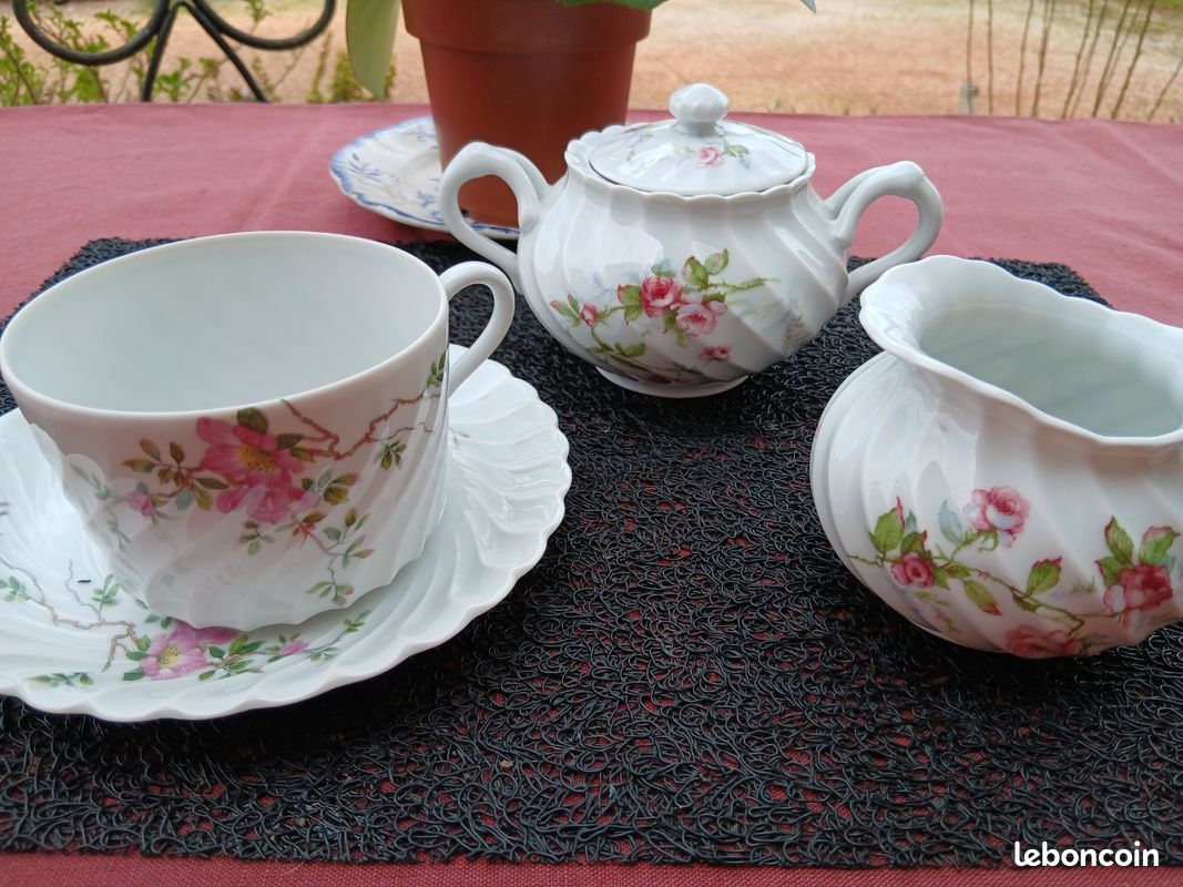 Coffret de 2 Tasses et Soucoupes Déjeuner Saint Honoré noir or