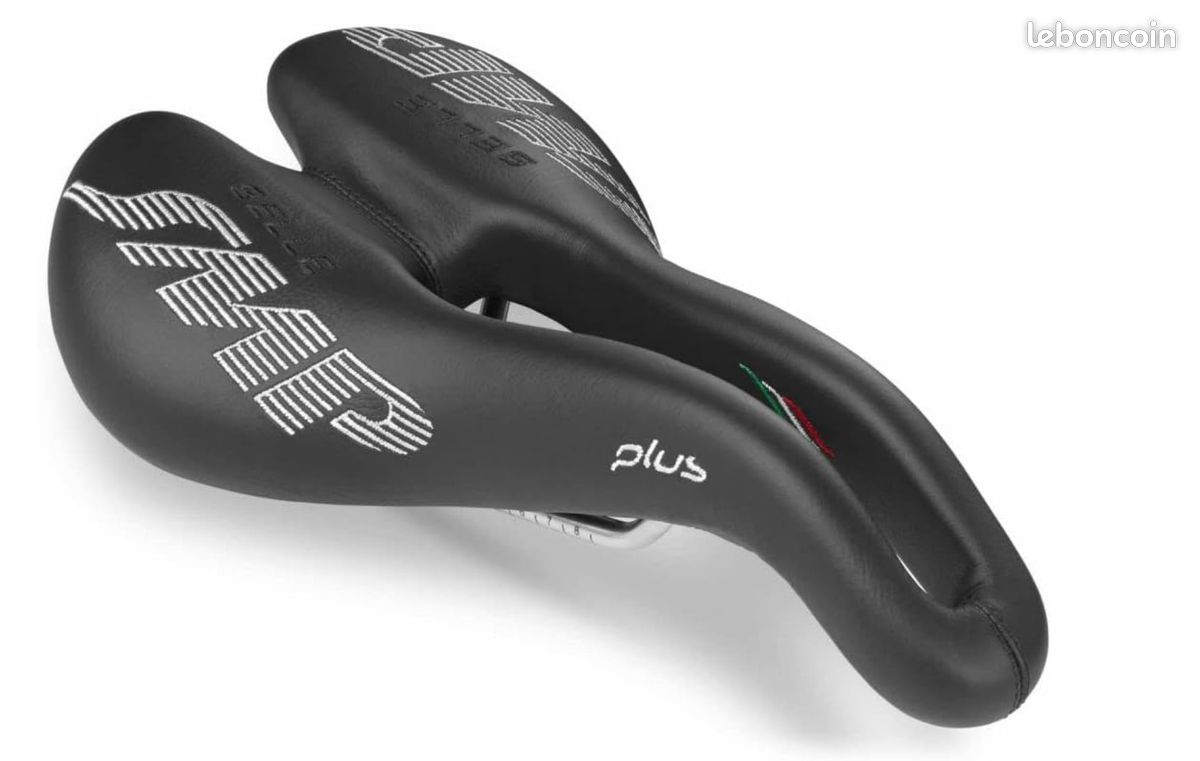 Magnifique vélo Gravel noir de la marque californienne GT (image 3)