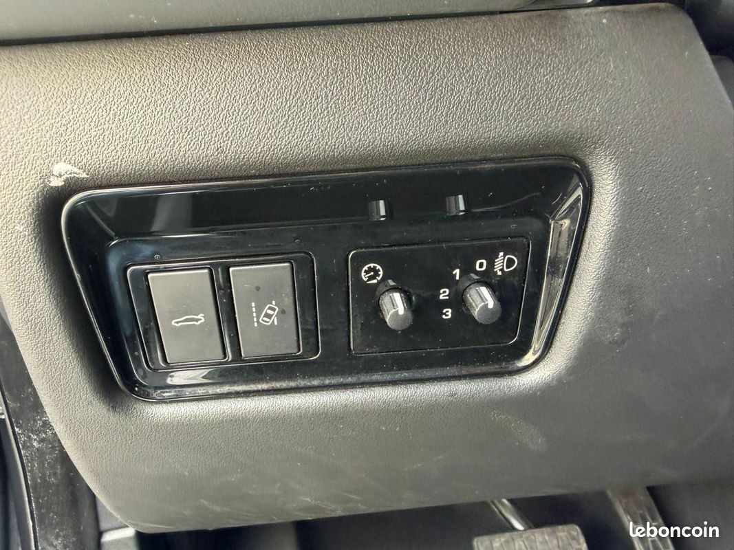 JAGUAR XE 2.0 D - 180 - BVA - AWD BERLINE R-Sport PHASE 1 (image 24)