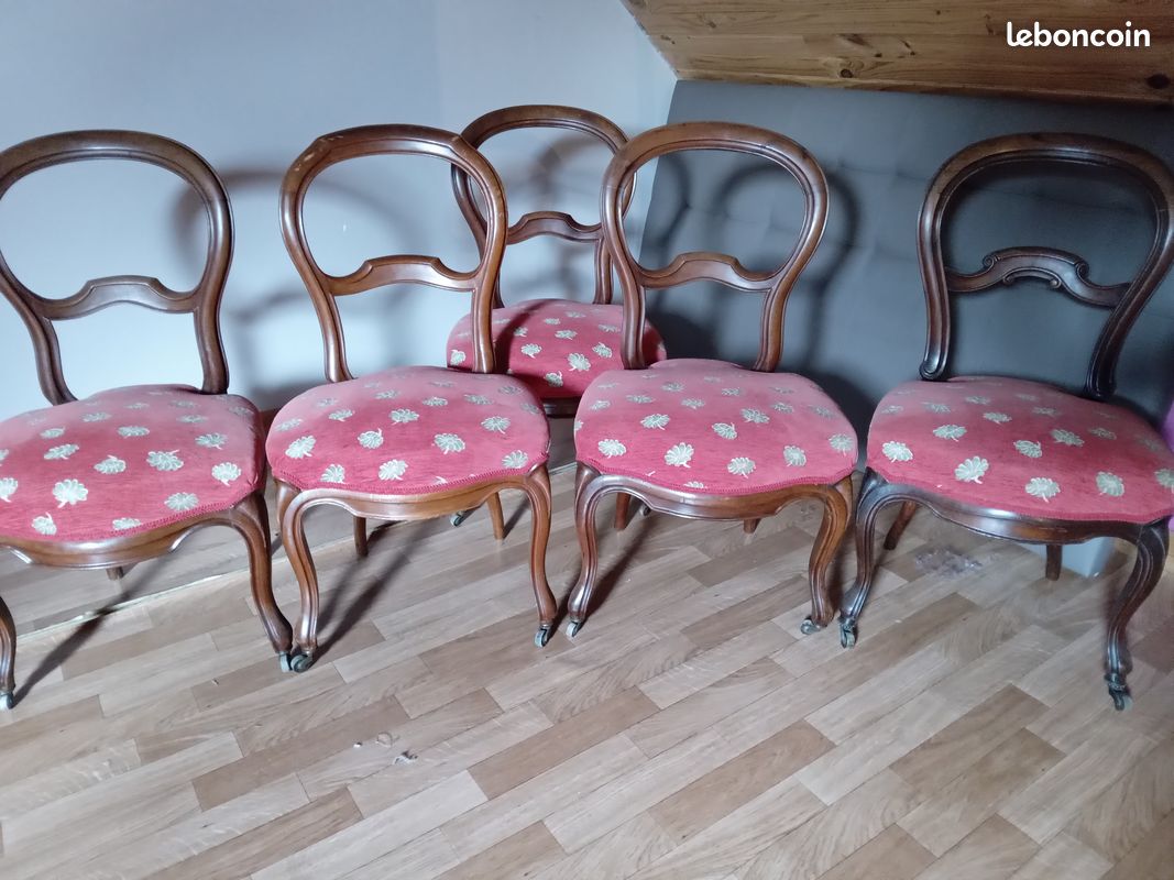 Chaises capitonnées (image 1)
