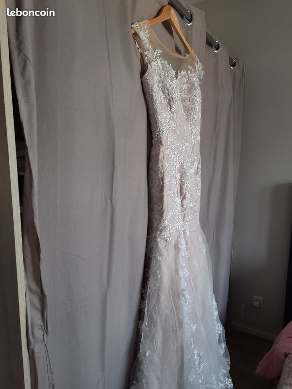 Robe de mariée avec châle (image 2)