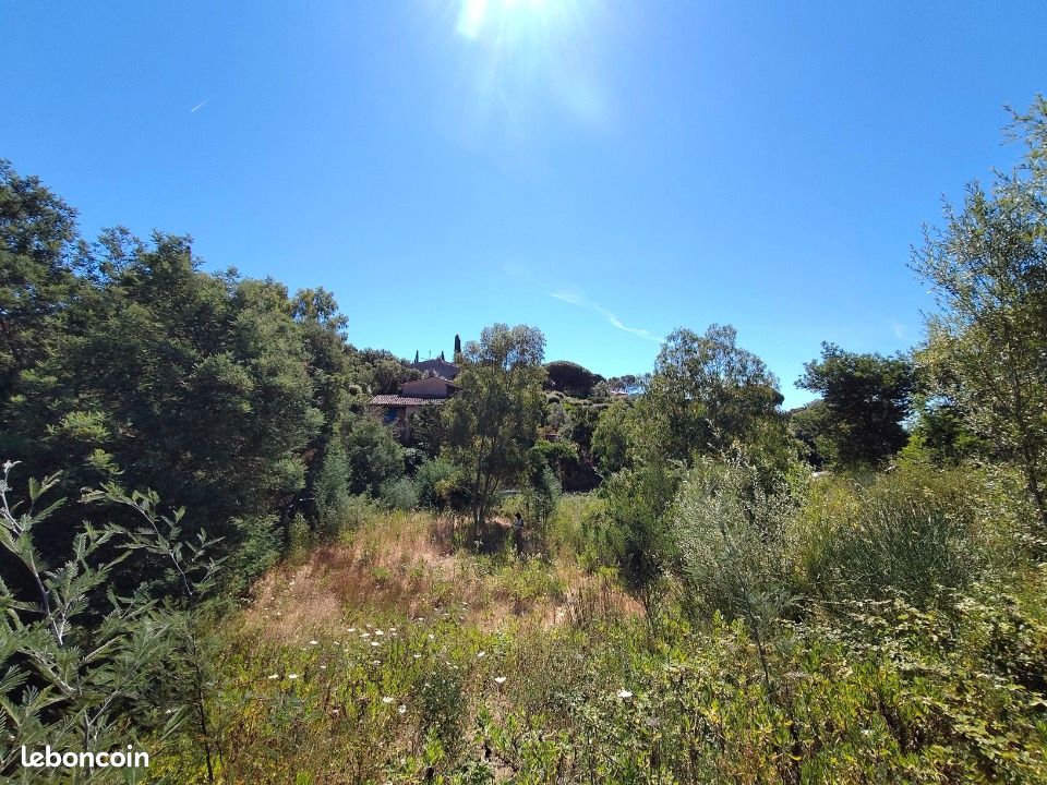 Terrain 1568 m² · à Sainte-Maxime · 525 000 €