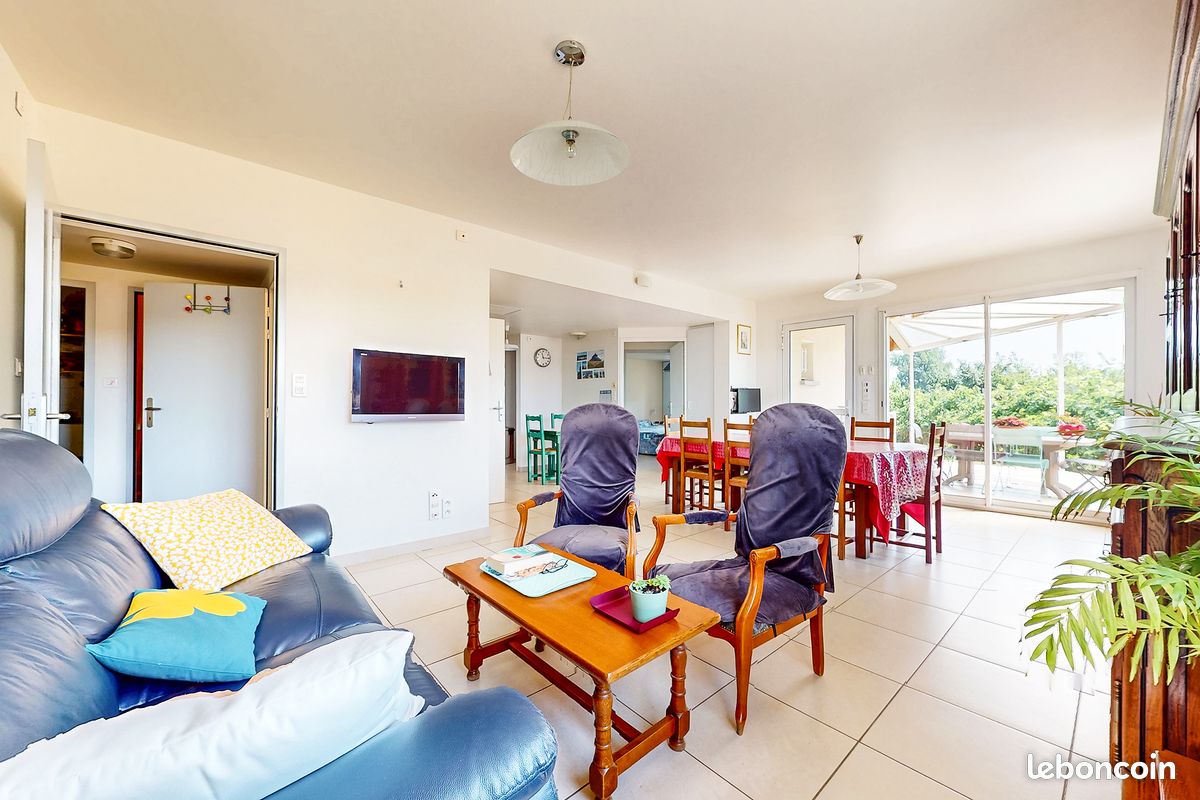 Maison 9 pièces 180 m² · à Taponas · 180 m² · 396 000 €