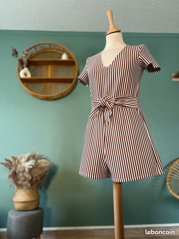 Robe Short Zara Noire Et Blanche à Plis - Taille XS/S - Longueur 75 Cm - Occasion Très Bon état