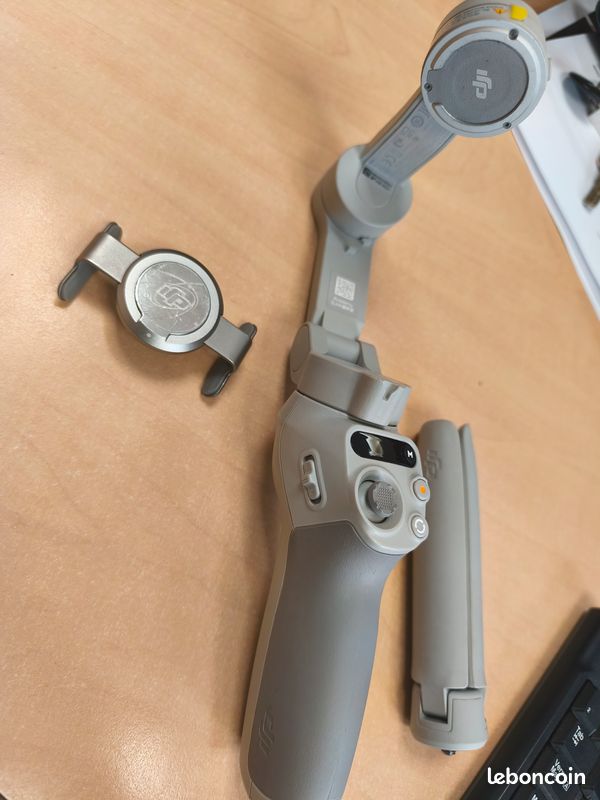 ( Prix négociable * ) DJI OM 4 SE > Stabilisateur smartphone 3 axes en très bon état (image 2)