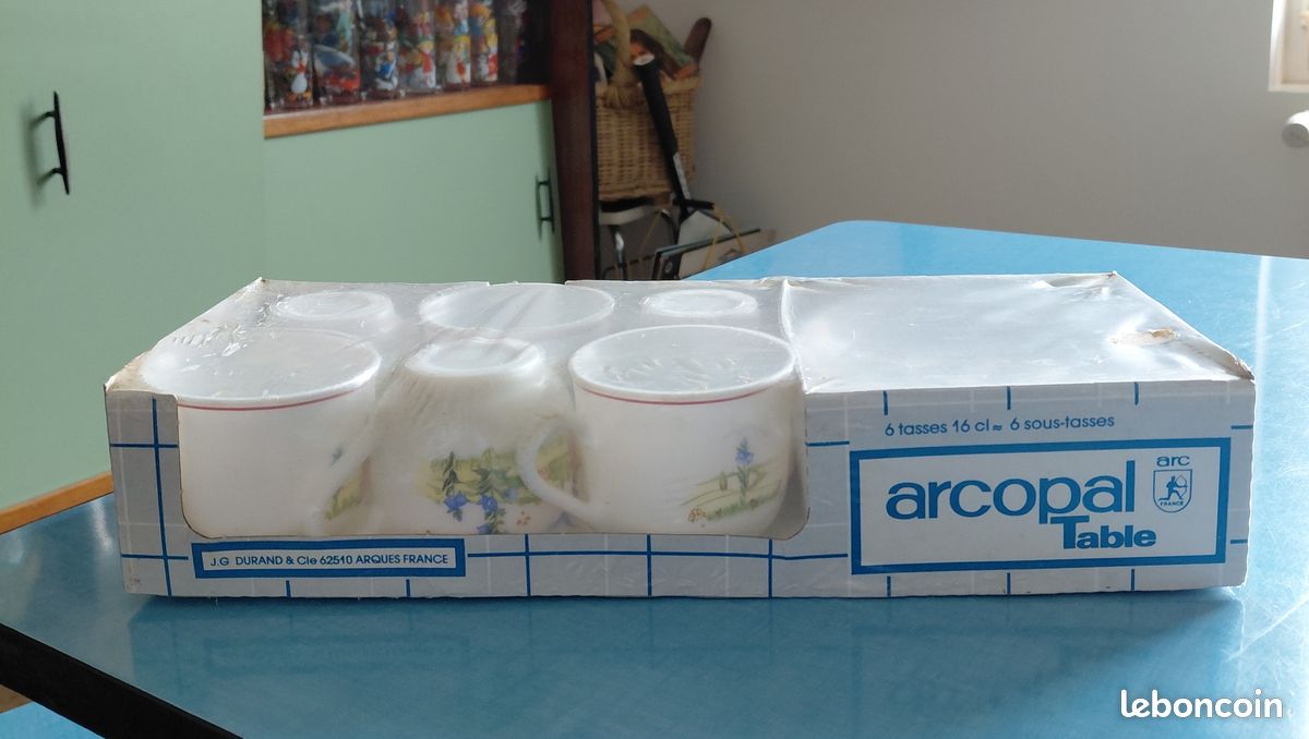 Lot Vintage De 6 Tasses à Café Arcopal Avec Sous-tasses - Motif Voitures Anciennes Rétro Des Années 70