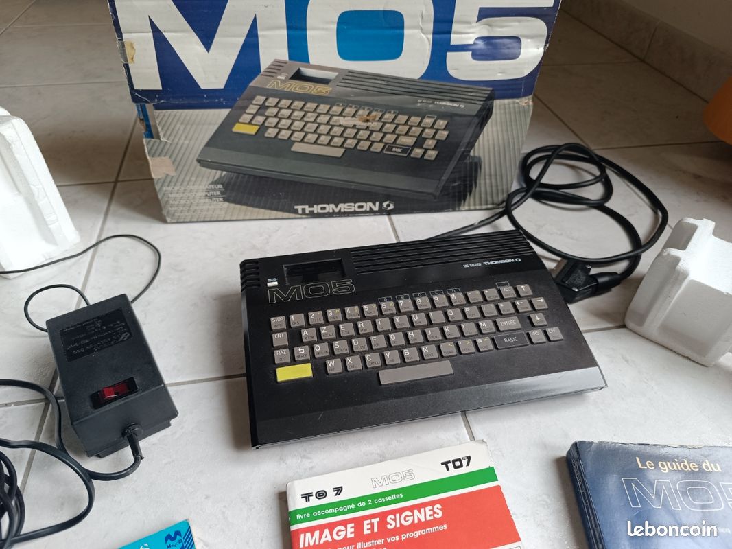 Troc Echange Ordinateur mo5 complet avec jeux sous boite sur France