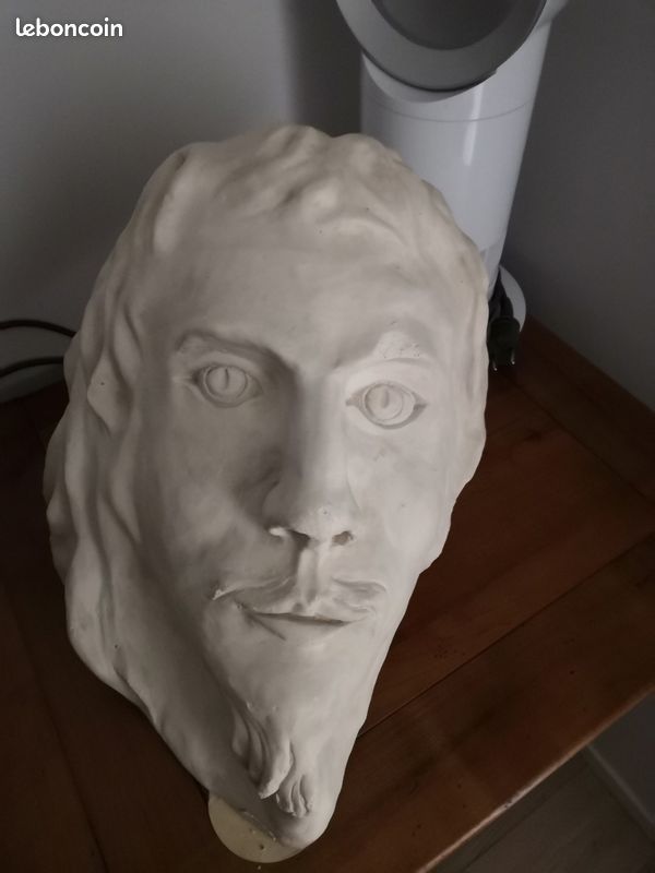 Le visage du C.... En plâtre (image 1)