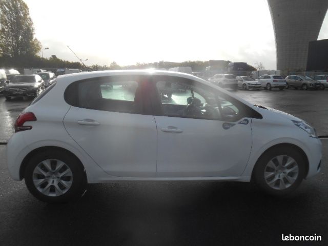 Peugeot 208 like 5p 1.2 vti 12v 68ch essence -8424 km (image 3)