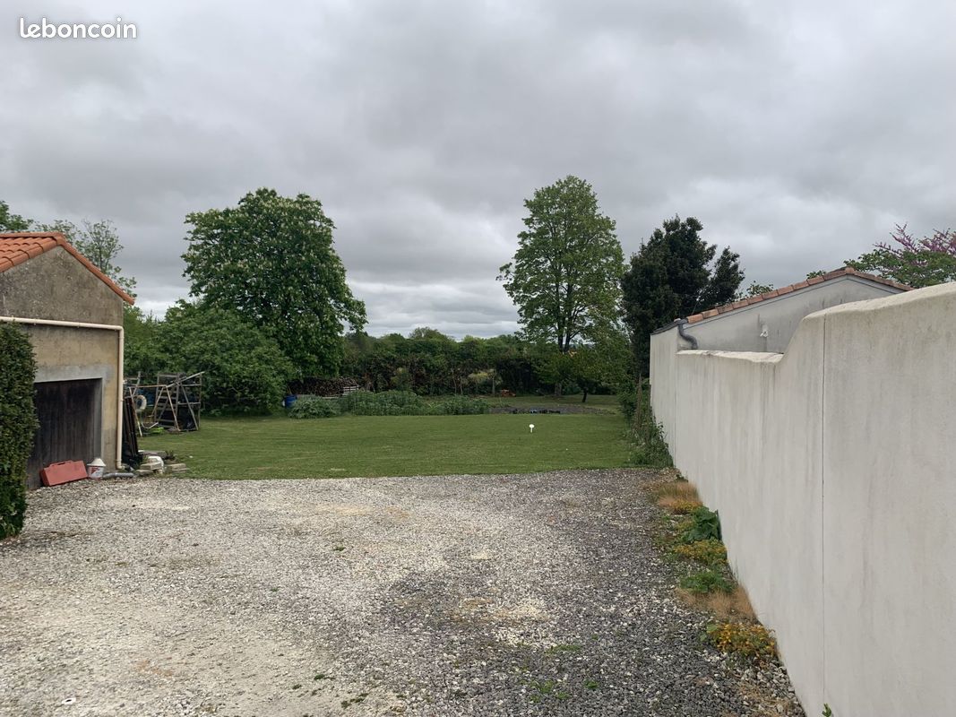 Terrain à bâtir de 915 m2 au prix de 120000 à CHAILLEVETTE (17) · 120 000 €