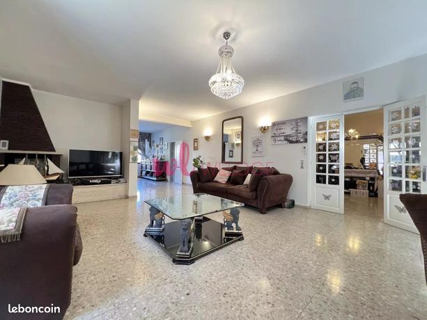 Villa 7 pièces 233 m² — 5