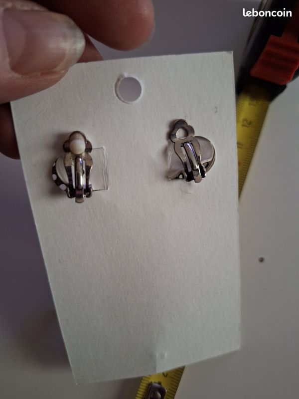 Boucles d'oreilles clip plume (image 3)