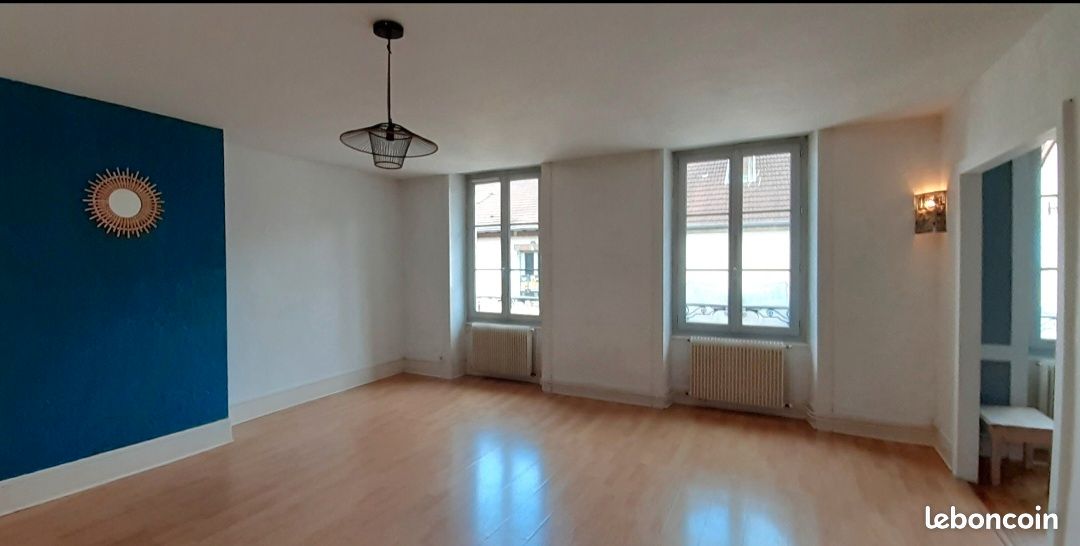 Appartement centre-ville avec parking · à Lons-le-Saunier · 140 000 €