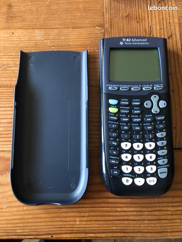 Calculatrice grise Texas Instruments TI-82 Advanced (image 1)