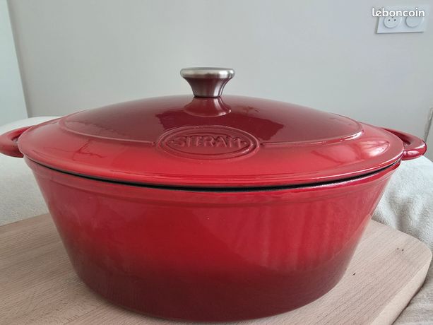 Cocotte en fonte bleue 24 cm 3.9l. Encore dans son emballage