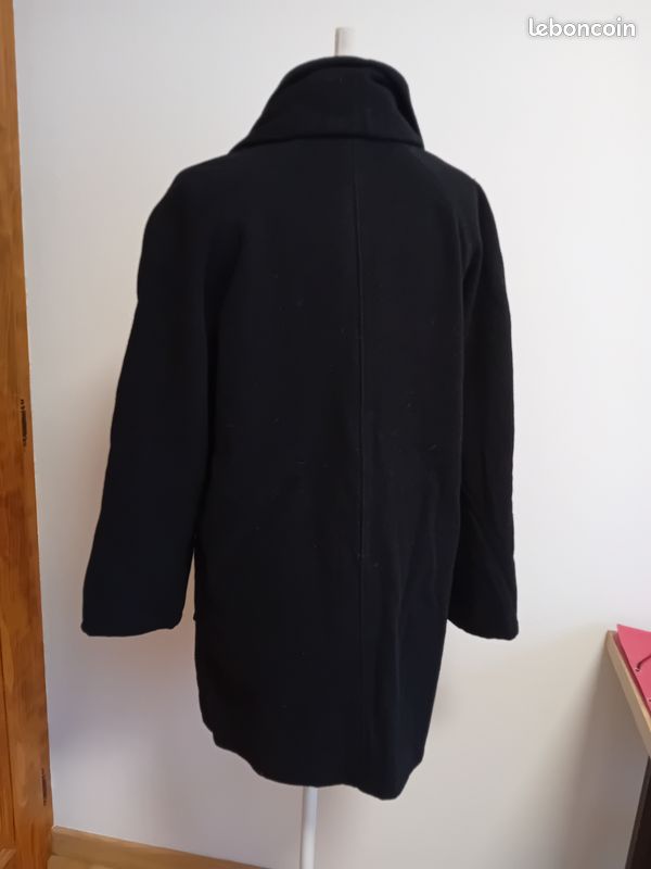 écharpe un manteau noir