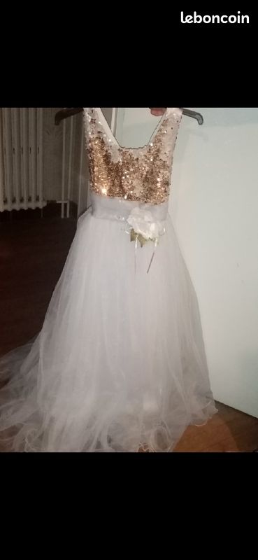 Je vend robe de mariage pour enfant 11 12 ans (image 1)