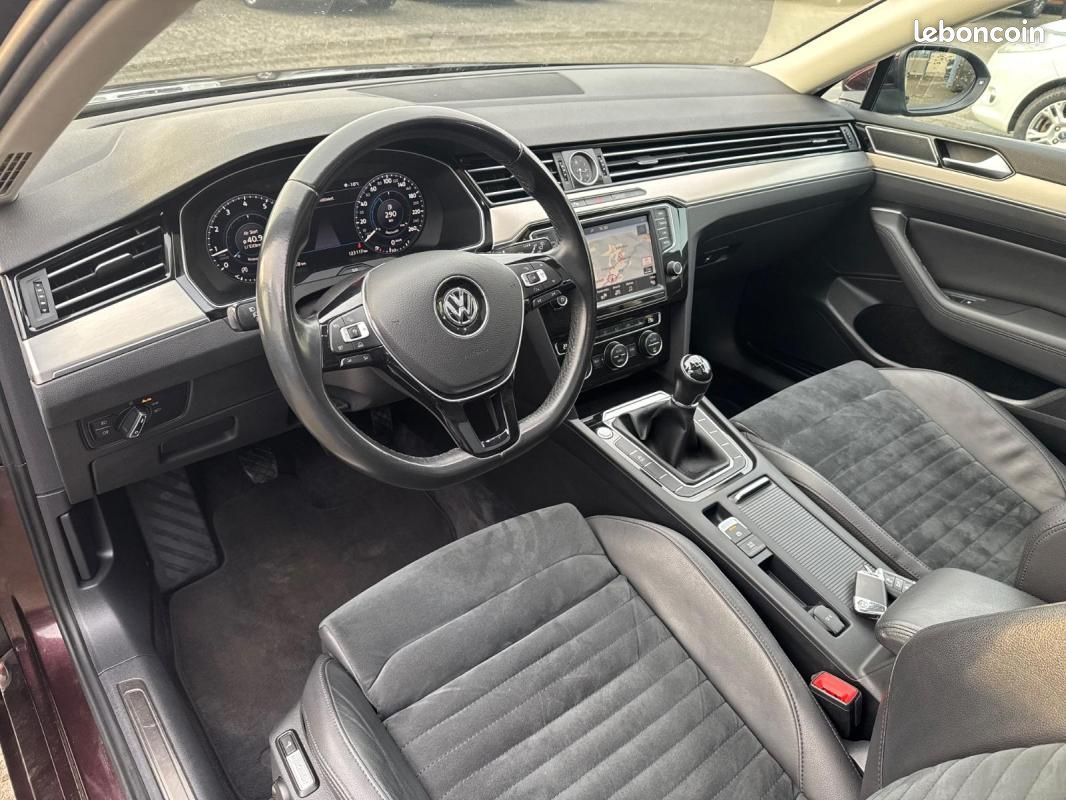 Volkswagen Passat SW Highline 1.4 TSI 150 ch / Virtual Cockpit Toit panoramique Caméra LED (image 16)